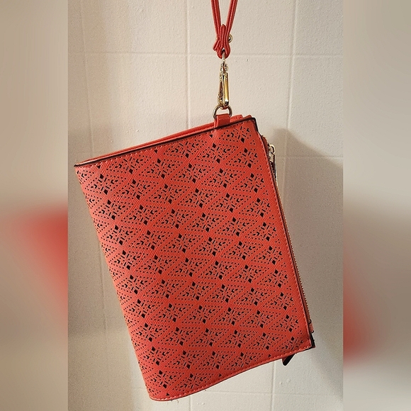 Beautiful Coral Purse - Picture 2 of 3